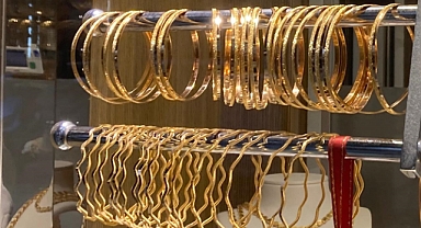 6 Aralık 2025 Cumartesi Güncel Altın Fiyatları: Gram, Çeyrek, Yarım ve Cumhuriyet Altını Ne Kadar Oldu?