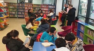 Ahmet Mithat Ortaokulu Öğrencileri Kütüphanede 