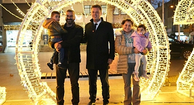 Başkan Sarıkurt Yeni Yıl Coşkusunu Vatandaşlarla Paylaştı