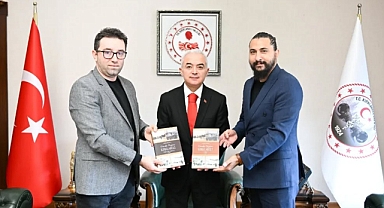 “Dünden Bugüne Kırklareli” Eseri Vali Turan'a Takdim Edildi