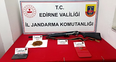 Edirne'de 2 evde yapılan aramada uyuşturucu ve silah ele geçirildi