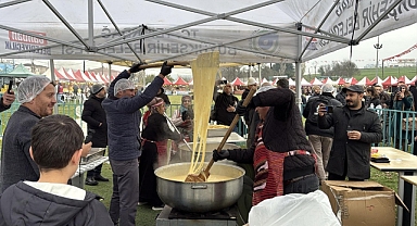 Hamsi ve Mıhlama Festivali'nde 1 ton mıhlama dağıtıldı