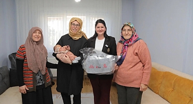 İLK YENİDOĞAN PAKETİ BAŞKAN GENCAN’DAN