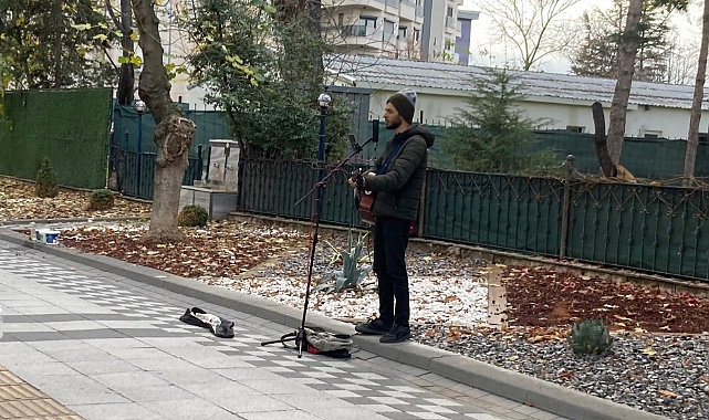 İstasyon Caddesi’nde Sokak Müziği Keyfi