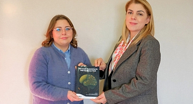 Kaleme Alınan Kitap Rektör Ak’a Hediye Edildi