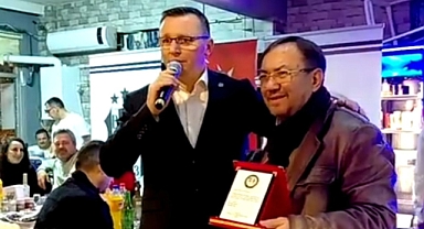 Metin Karakuş’a Büyükmandıra Beşiktaşlılar Derneği’nden Anlamlı Plaket