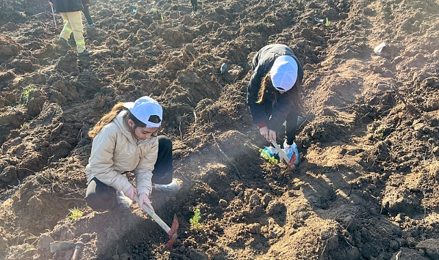Öğrencilerden Geleceğe Nefes: Hatıra Ormanına Yeni Fidanlar