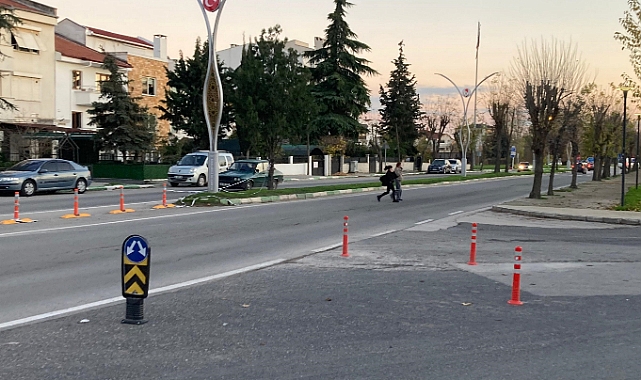Öztürk Bulvarı’ndaki Geçiş Kapatıldı, Yaya Güvenliği Tartışılıyor