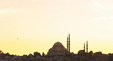 Üç Aylar Başladı: Regaib, Miraç, Berat ve Ramazan Tarihleri Belli Oldu