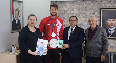 Vize’de Altın Madalyalı Sporcuya Tebrik