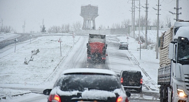 155 Kilometrelik Yolda Tuzlama Yapıldı