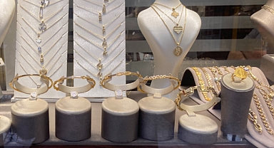 2 Ocak 2026 Cuma Güncel Altın Fiyatları | Gram, Çeyrek, Cumhuriyet Altını Ne Kadar?