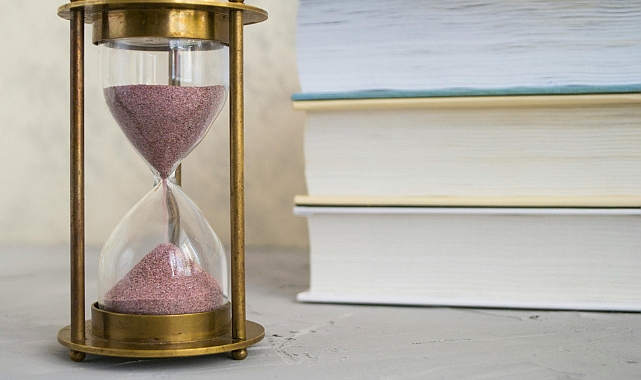 3 Ocak 2026 Cumartesi Günlük Burç Yorumları: Bugün Burçları Neler Bekliyor? Aşk, Para ve Sağlıkta Önemli Uyarılar