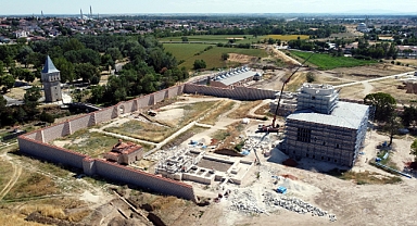 Edirne Sarayı kazılarında askerlere ait toplu mezarlar bulundu
