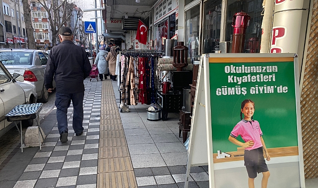 Karaumur Caddesi'nde Kaldırım İşgali Sürüyor