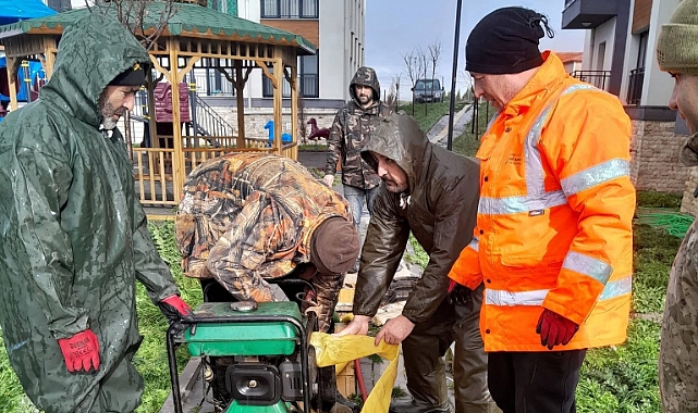 Kavaklı Belediye Ekipleri Fırtına Sonrası Sahada