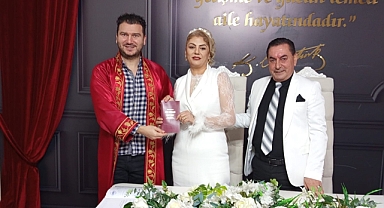 Mutluluklarına Ortak Oldu