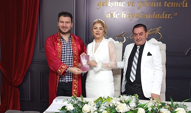 Mutluluklarına Ortak Oldu