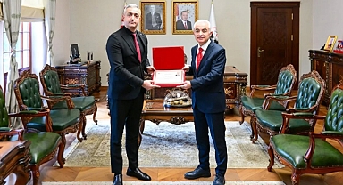 Vali Turan’dan Göç İdaresi Personeline Başarı Belgesi 