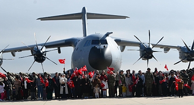 Almanya'da NATO tatbikatına katılacak Mehmetçikleri, aileleri uğurladı