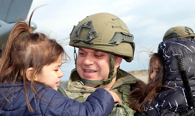 Almanya'da tatbikata katılan Mehmetçiklere duygulu karşılama