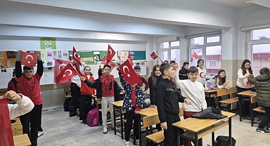 Babaeski Atatürk Ortaokulu’nda “Bayrak Sevgisi” Etkinlikleri Coşkuyla Gerçekleştiriliyor