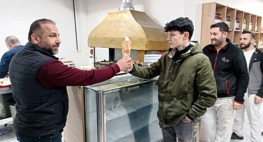 Edirne’de Hatay’lılardan 6 Şubat’ın yıldönümünde dürüm ikramı