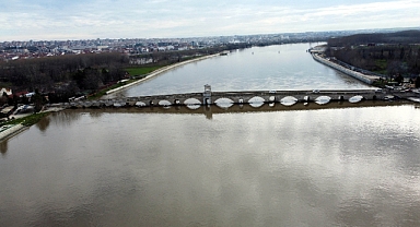 Edirne’de nehirlerin debileri düşüyor
