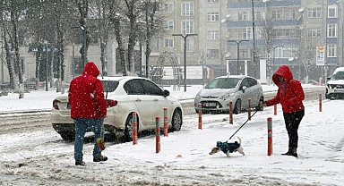 Trakya'da kar yağışı etkili oluyor