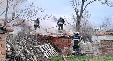 Bedensel engelli, evinde çıkan yangında yaralandı