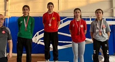 Çorlulu Güreşçiler, İzmir`den Kupalarla Döndü