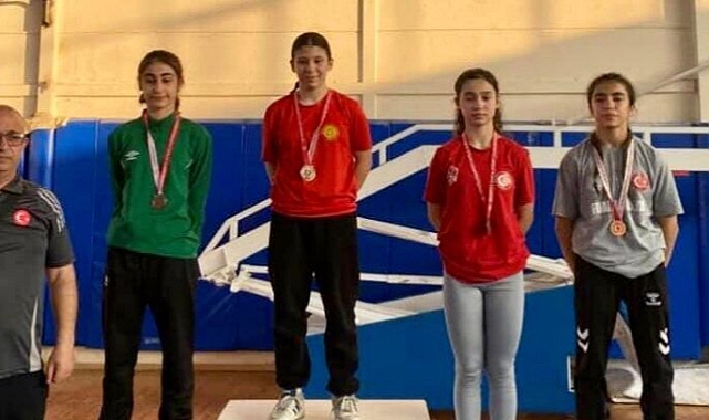 Çorlulu Güreşçiler, İzmir`den Kupalarla Döndü