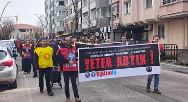 Keşan'da öğretmenler, öldürülen meslektaşları için yürüdü