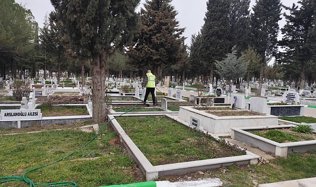 Kırklareli Mezarlığında Bayram Temizliği: İlker Meriç ve Ekibi İş Başında
