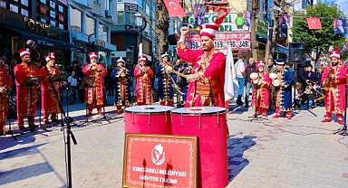 Kırklareli’nde Kadir Gecesi’nde İlahiler Cumhuriyet Caddesi’nde Yankılandı