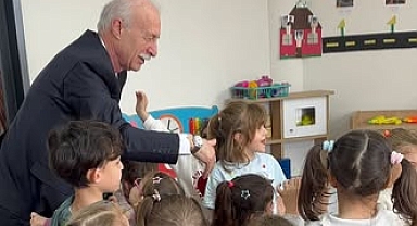 REKTÖR PROF. DR. MUSTAFA HATİPLER VE REKTÖR YARDIMCISI PROF. DR. EYLEM BAYIR MİNİK ÖĞRENCİLERLE BAYRAM SEVİNCİNİ PAYLAŞTI