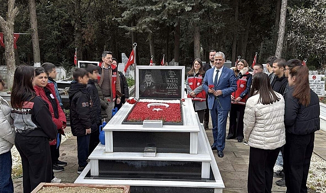 Sevgi Evlerindeki çocuklardan şehitlik ziyareti