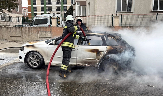 Seyir halindeki otomobil yandı, sürücü son anda kurtuldu