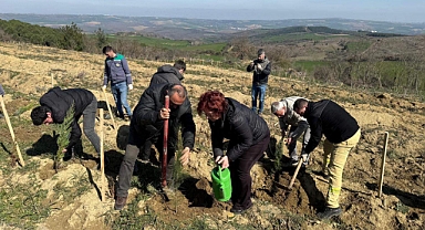 Tekirdağlı gazeteciler 59 fidanı toprakla buluşturdu