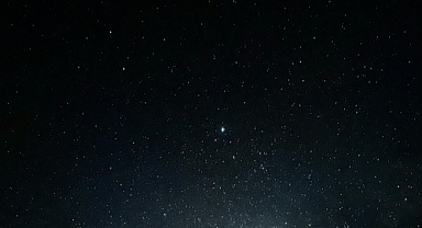 16 Nisan 2026 Perşembe Günlük Burç Yorumları: Aşk, Kariyer ve Para Alanında Neler Bekliyor?