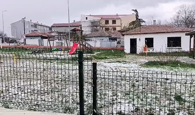 Edirne’de dolu yağışı; ilçe beyaza büründü