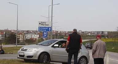 Kavşakta Kaza: İki Araç Çarpıştı, Hafif Yaralı Var