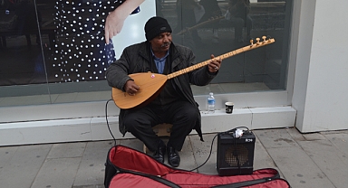 Kırklareli’nin “Ferdi Babası” Sokakları Büyülüyor