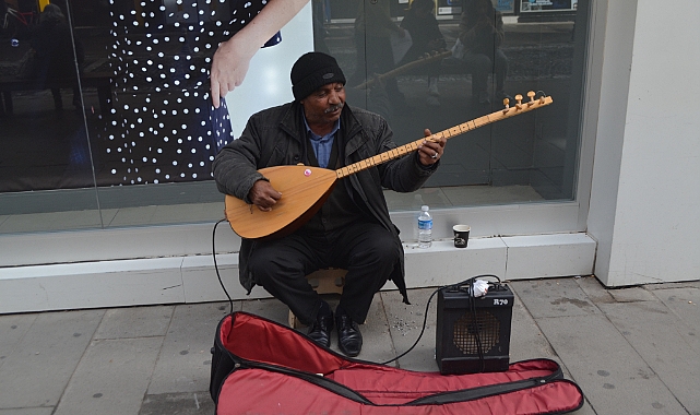 Kırklareli’nin “Ferdi Babası” Sokakları Büyülüyor