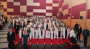 TRAKYA ÜNİVERSİTESİ SAĞLIK BİLİMLERİ FAKÜLTESİNDE BEYAZ ÖNLÜK VE FORMA GİYME HEYECANI