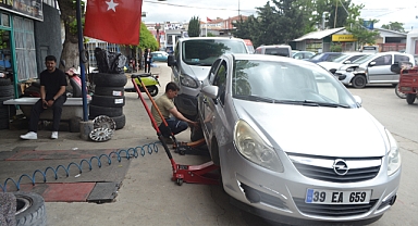 Kırklareli’nde Bayram Öncesi Lastikçilerde Yoğun Mesai
