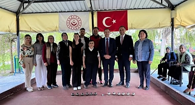 Lüleburgaz’da Anlamlı Ziyaret! Kaymakam Kemal Yıldız Huzurevi Sakinleriyle Bocce Oynadı