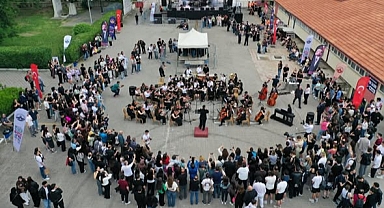 TRAKYA ÜNİVERSİTESİ 38. KÜLTÜR, SANAT VE SPOR ŞENLİKLERİNDE KONSER COŞKUSU
