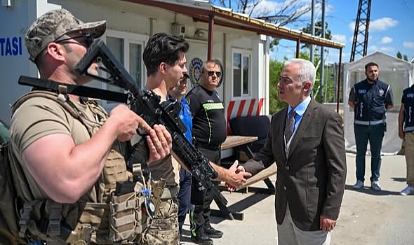 Kırklareli Valisi Uğur Turan’dan Bayramda Polis Noktasına Ziyaret