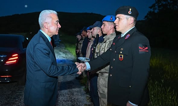 Kırklareli Valisi Uğur Turan’dan Terzidere Jandarma Yol Kontrol Noktasına Bayram Ziyareti